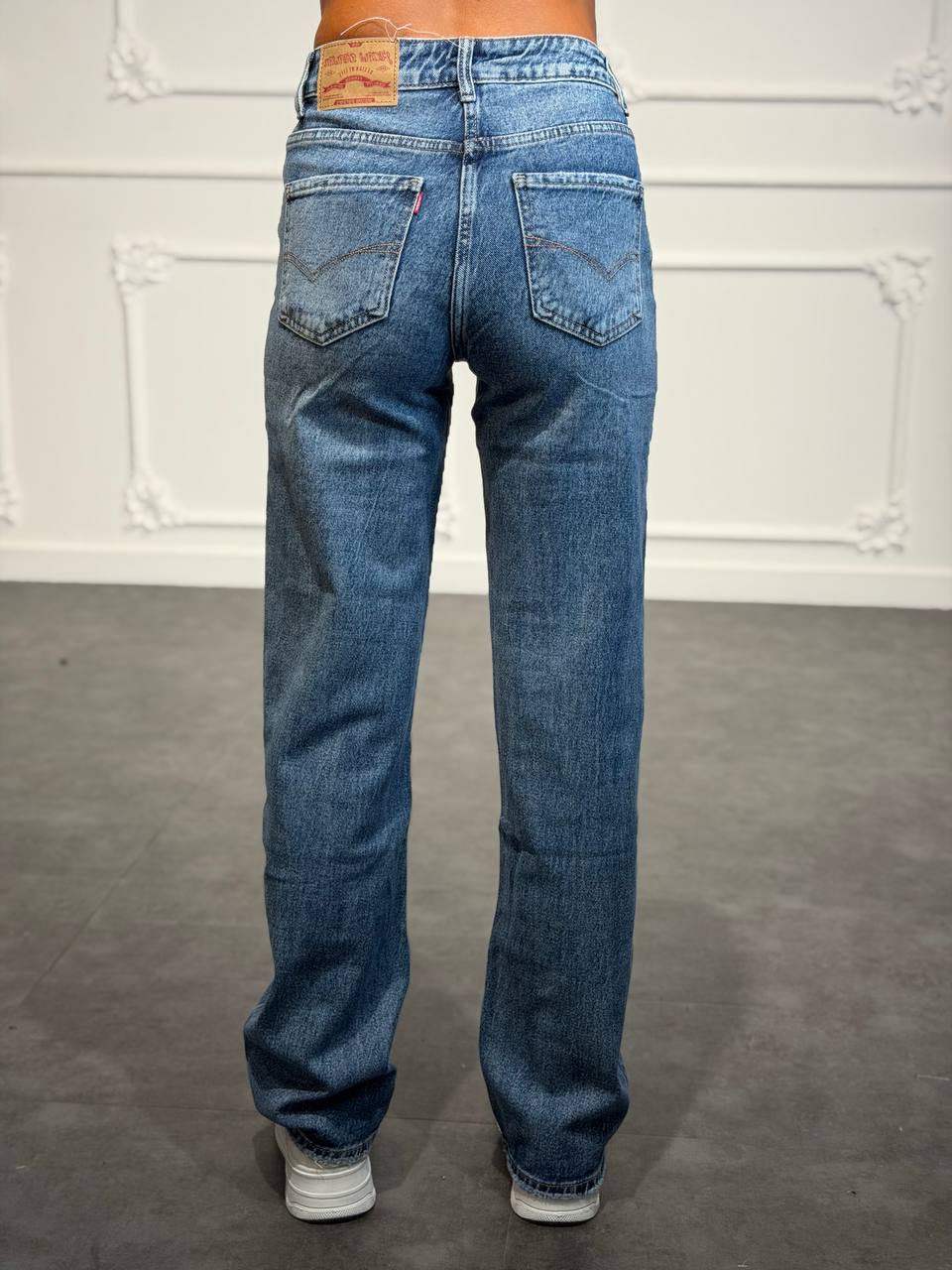Jeans relaxed fit con vita regolare e gamba morbida