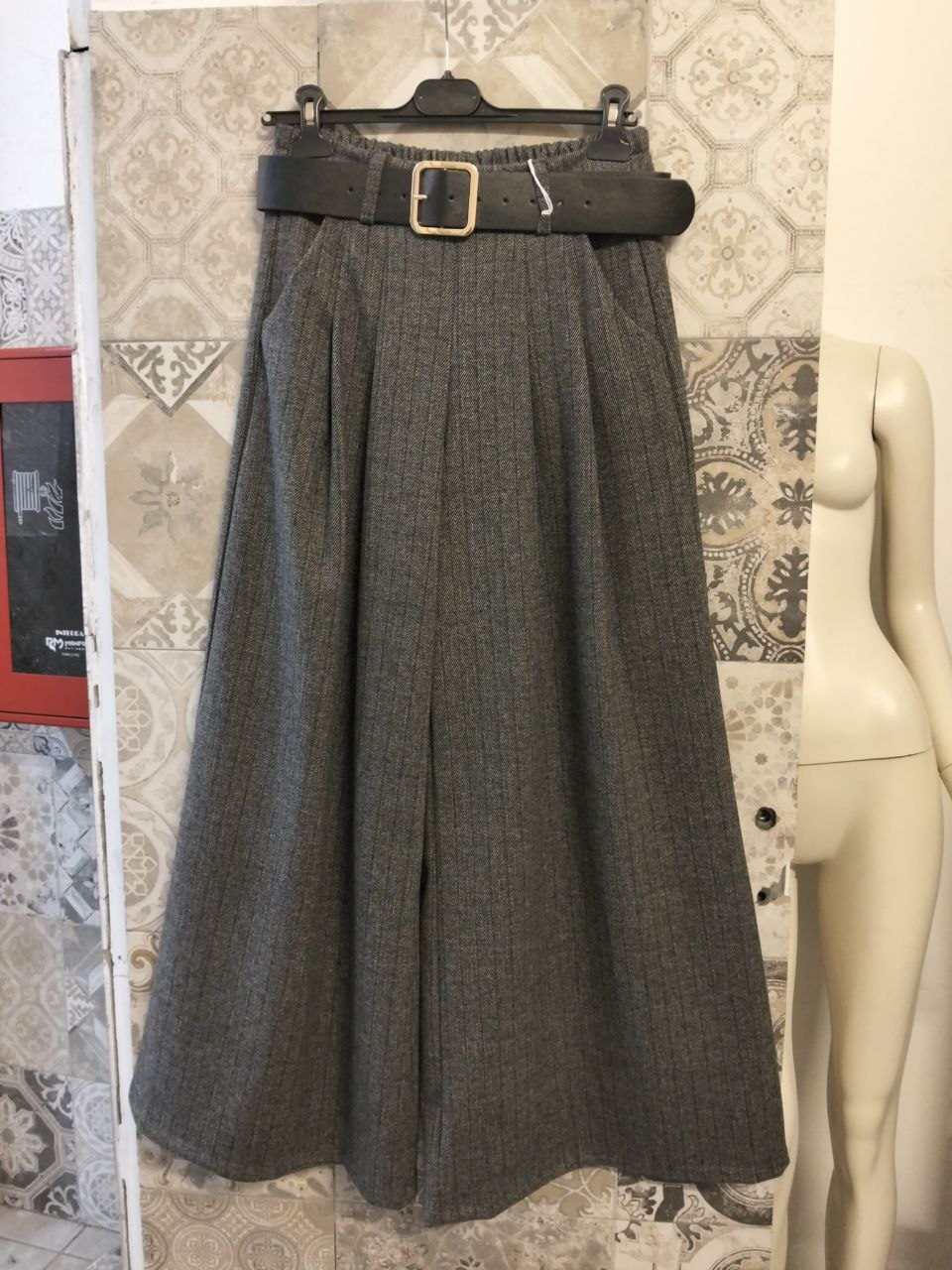 Pantalone palazzo gessato con pinces