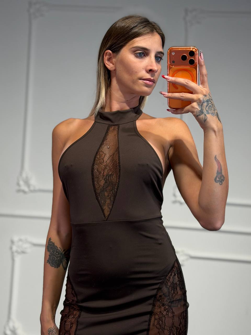 Abito lungo con scollo halter