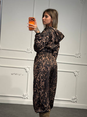 Set 3 pezzi camouflage con felpa cropped