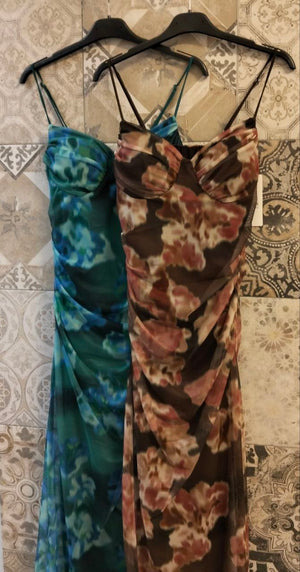 Abito Midi Aderente con Drappeggio Laterale e Spalline Sottili