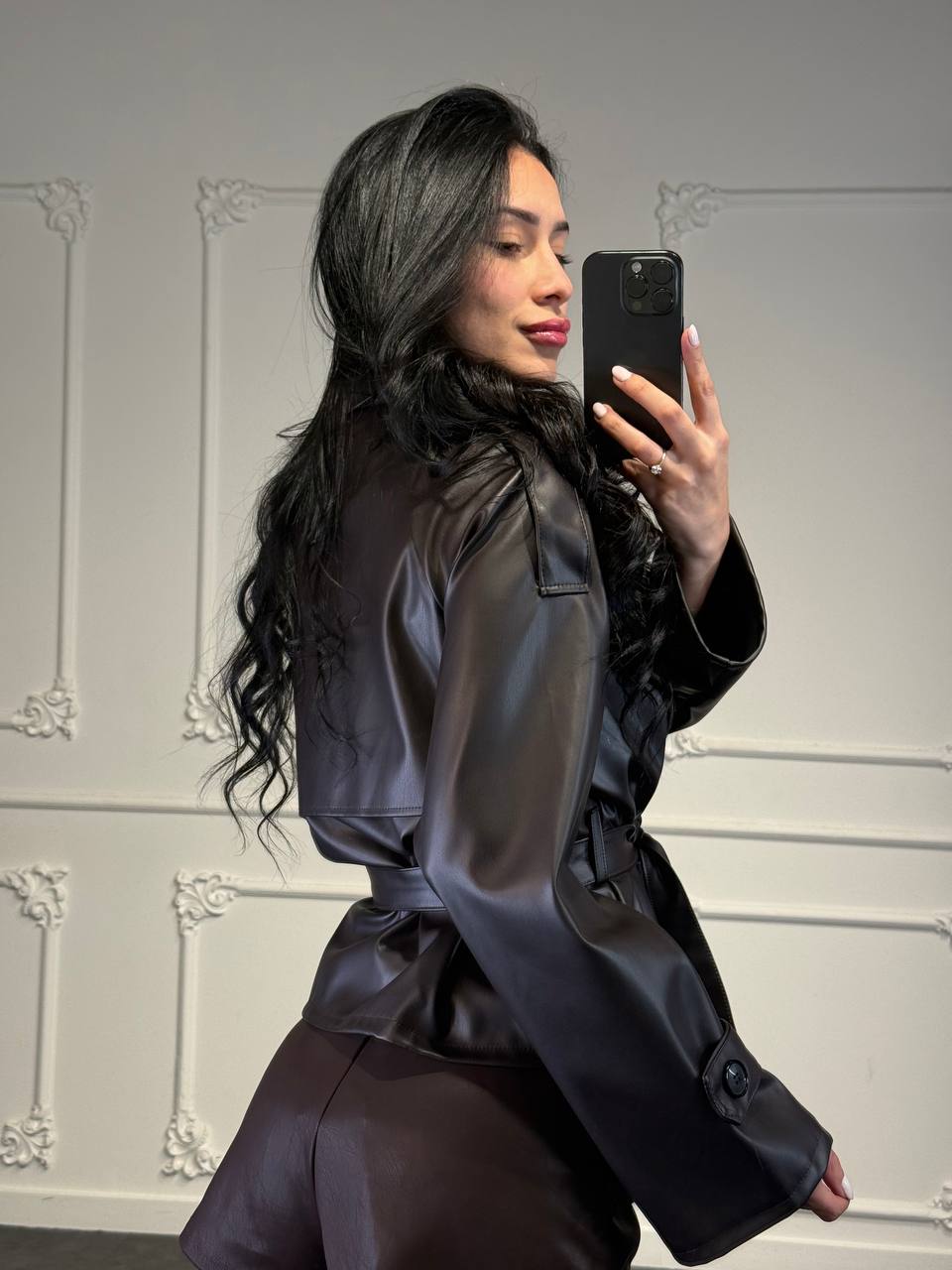 trench in pelle corto con collo alto - Dverso Fashion