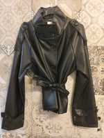 trench in pelle corto con collo alto - Dverso Fashion