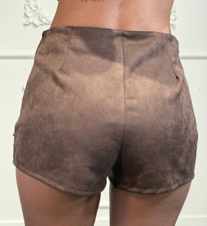shorts scamosciato con borchie