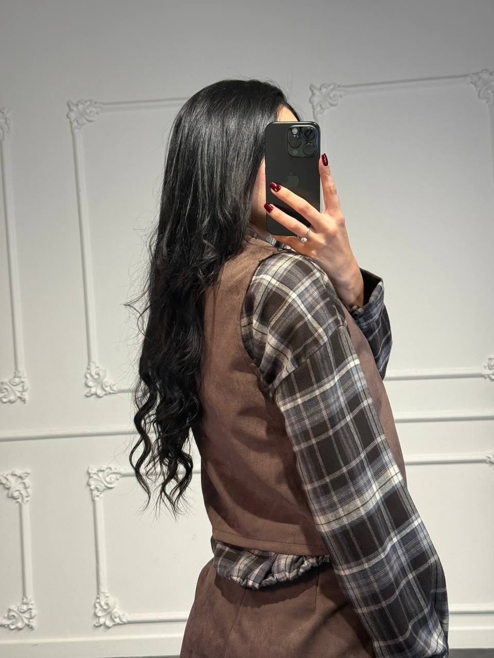 gilet scamosciato con borchie