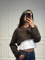 maglia cropped con canotta