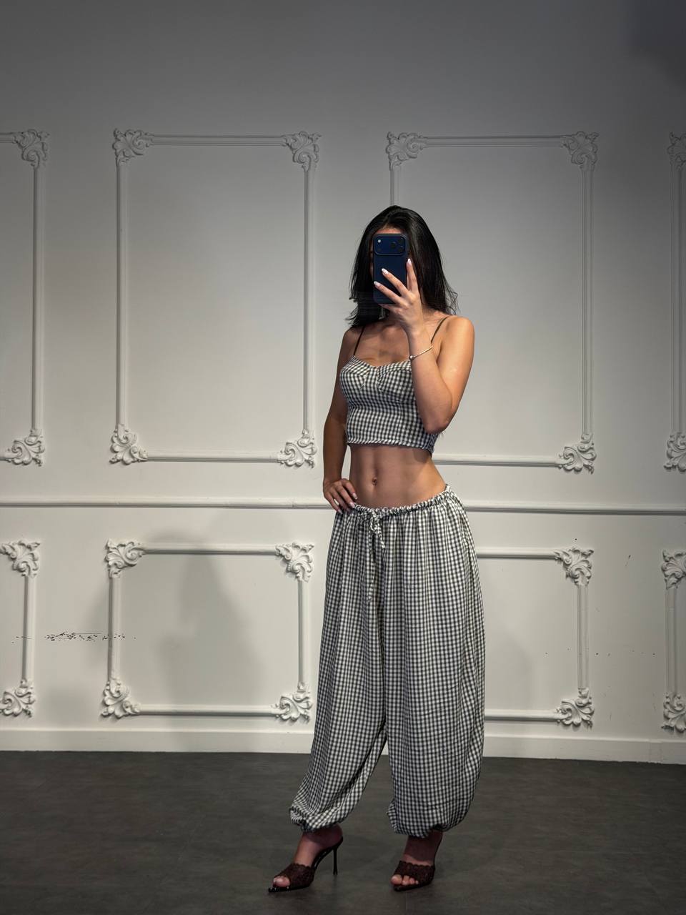 set con top e pantalone ampio a quadri