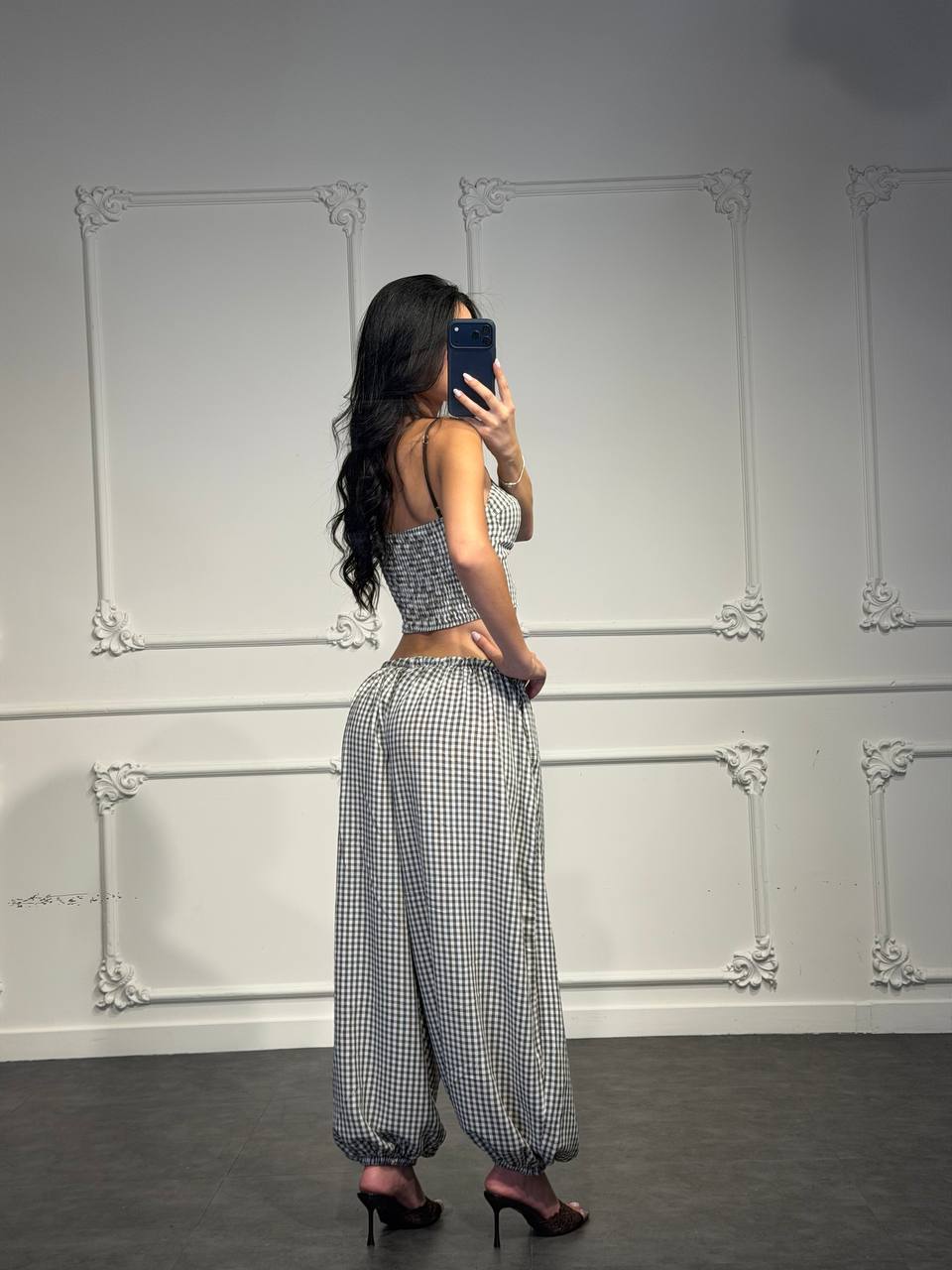 set con top e pantalone ampio a quadri