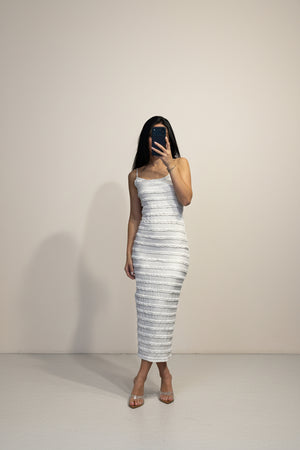 Abito Midi Donna Aderente con Spalline Sottili e Balze Orizzontali