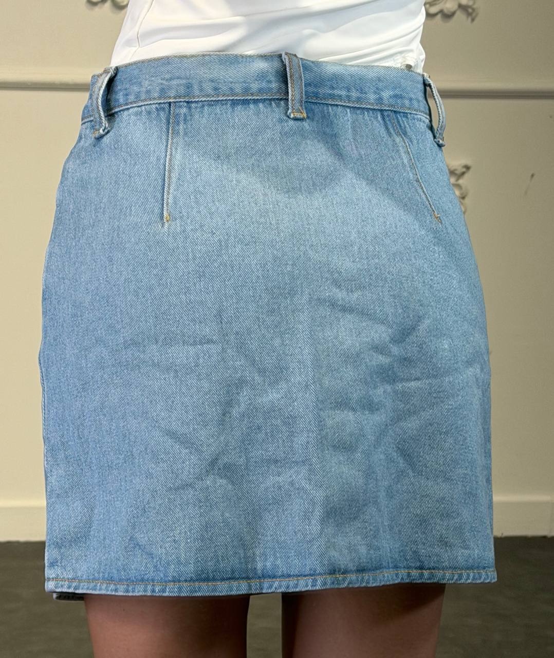 gonna jeans chiaro con bottoni