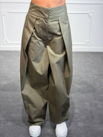 Pantaloni palazzo con drappeggio laterale
