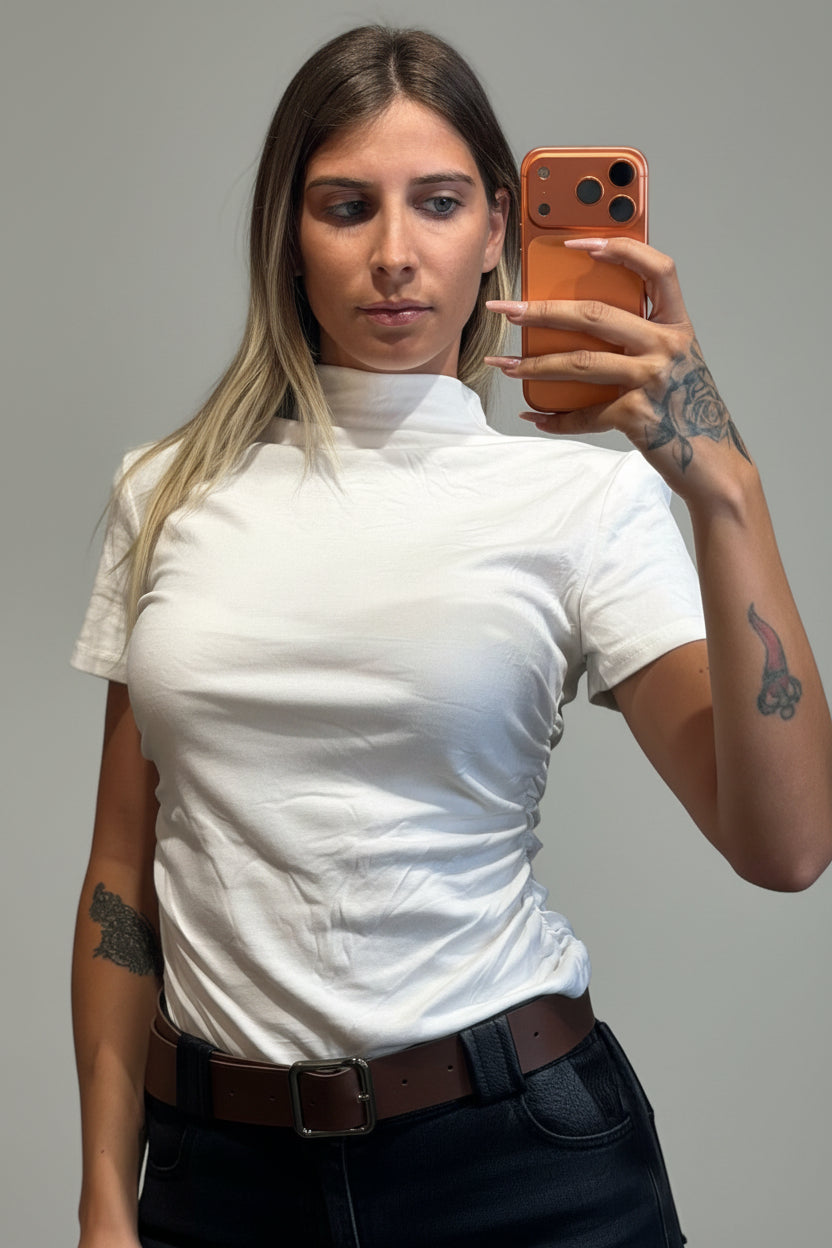 maglia con arricciatura laterale