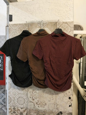 maglia con arricciatura laterale