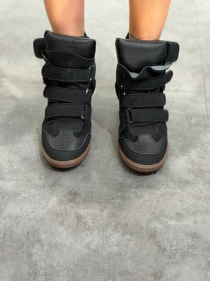 scarpa sailor con zeppa e strappi