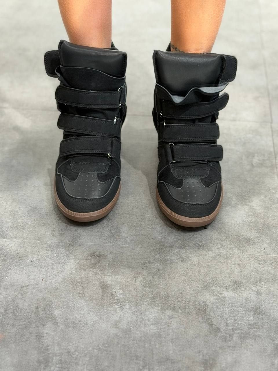 scarpa sailor con zeppa e strappi