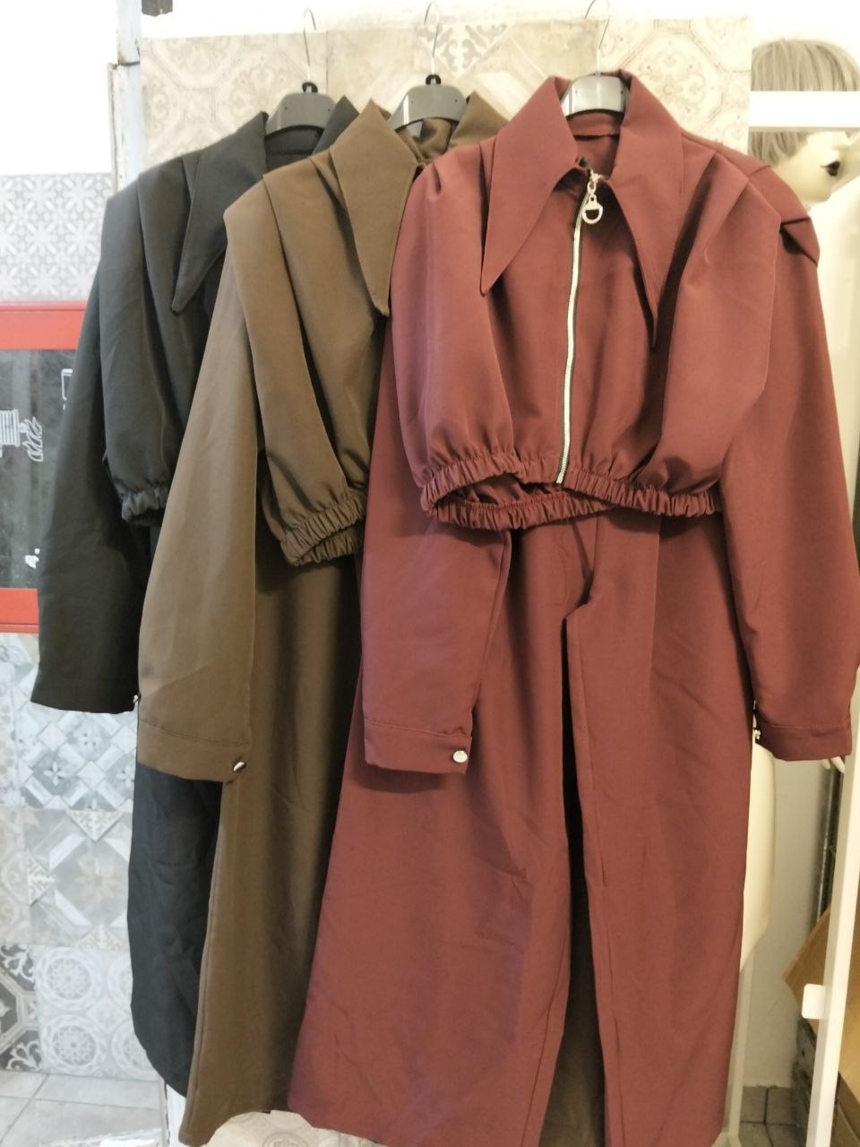 coordinato con colletto a punta