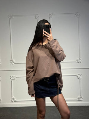 Maglia oversize con tagli sul fondo e lacci laterali
