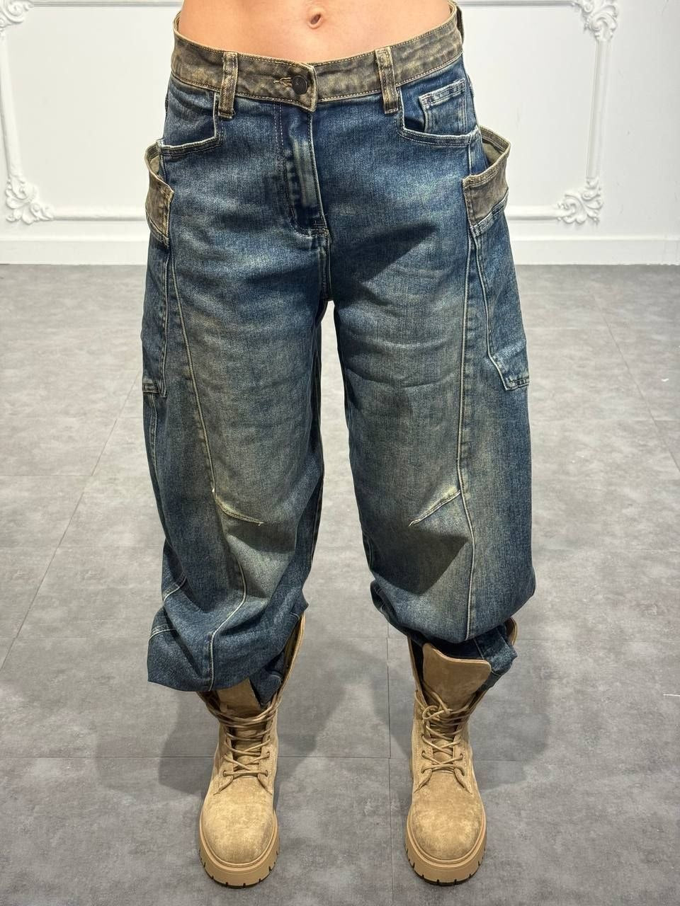 Jeans baggy con maxi tasche posteriori