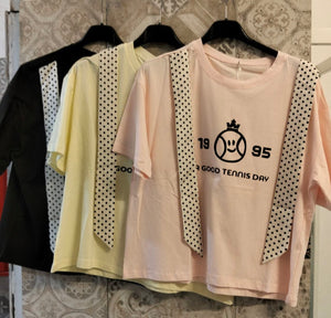 maglia con cravatta a pois