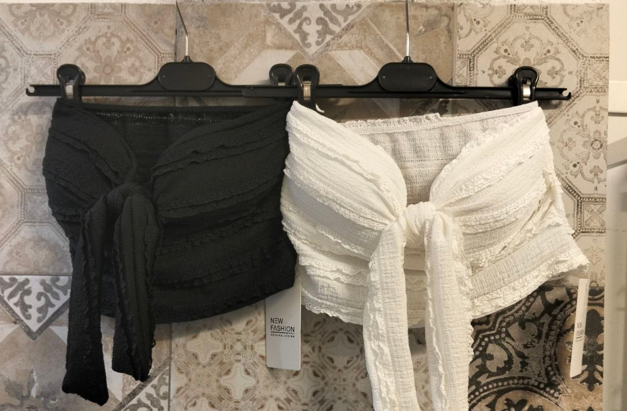 top in cotone ricamato con fiocco