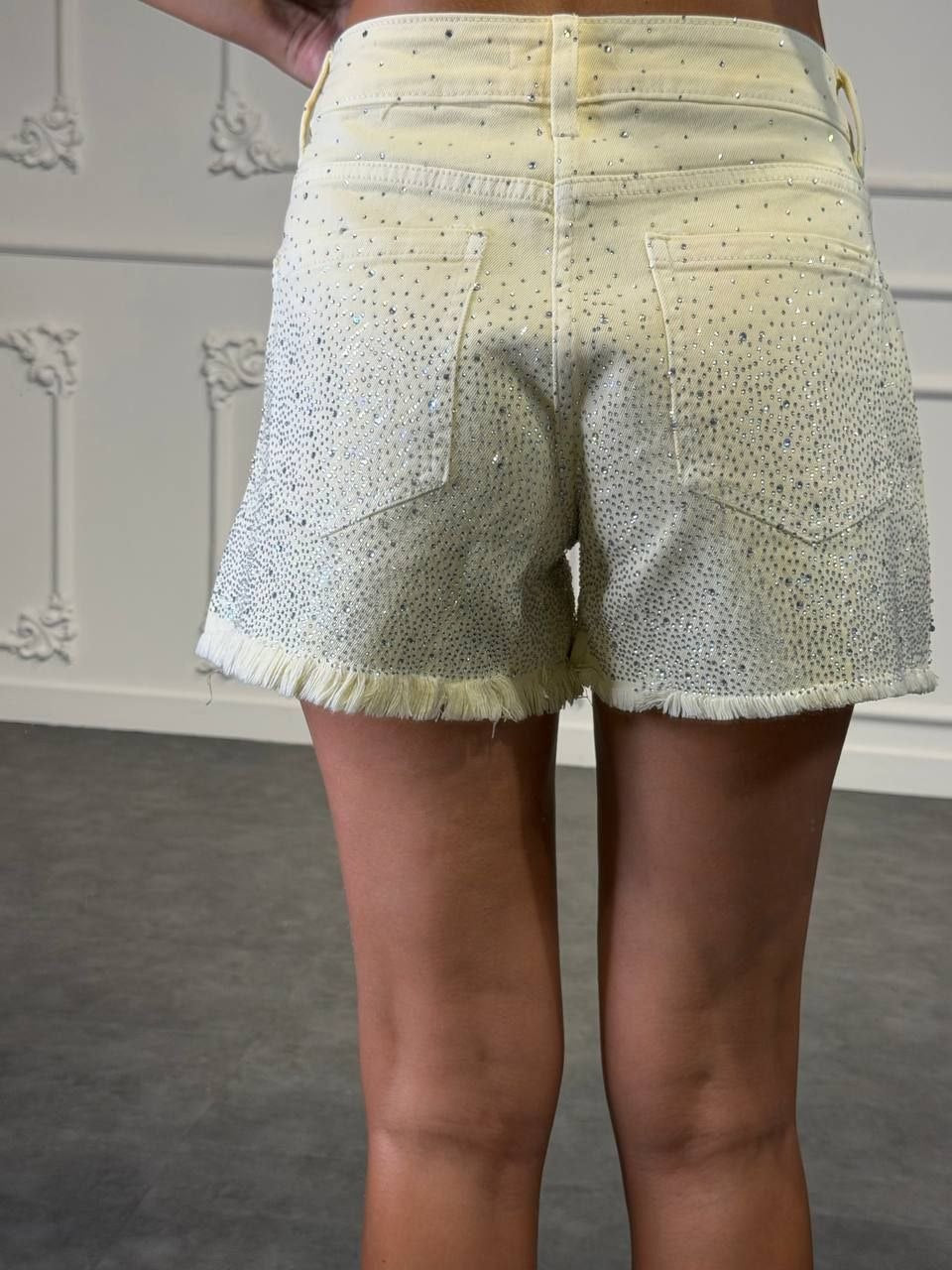 shorts gialli con strass