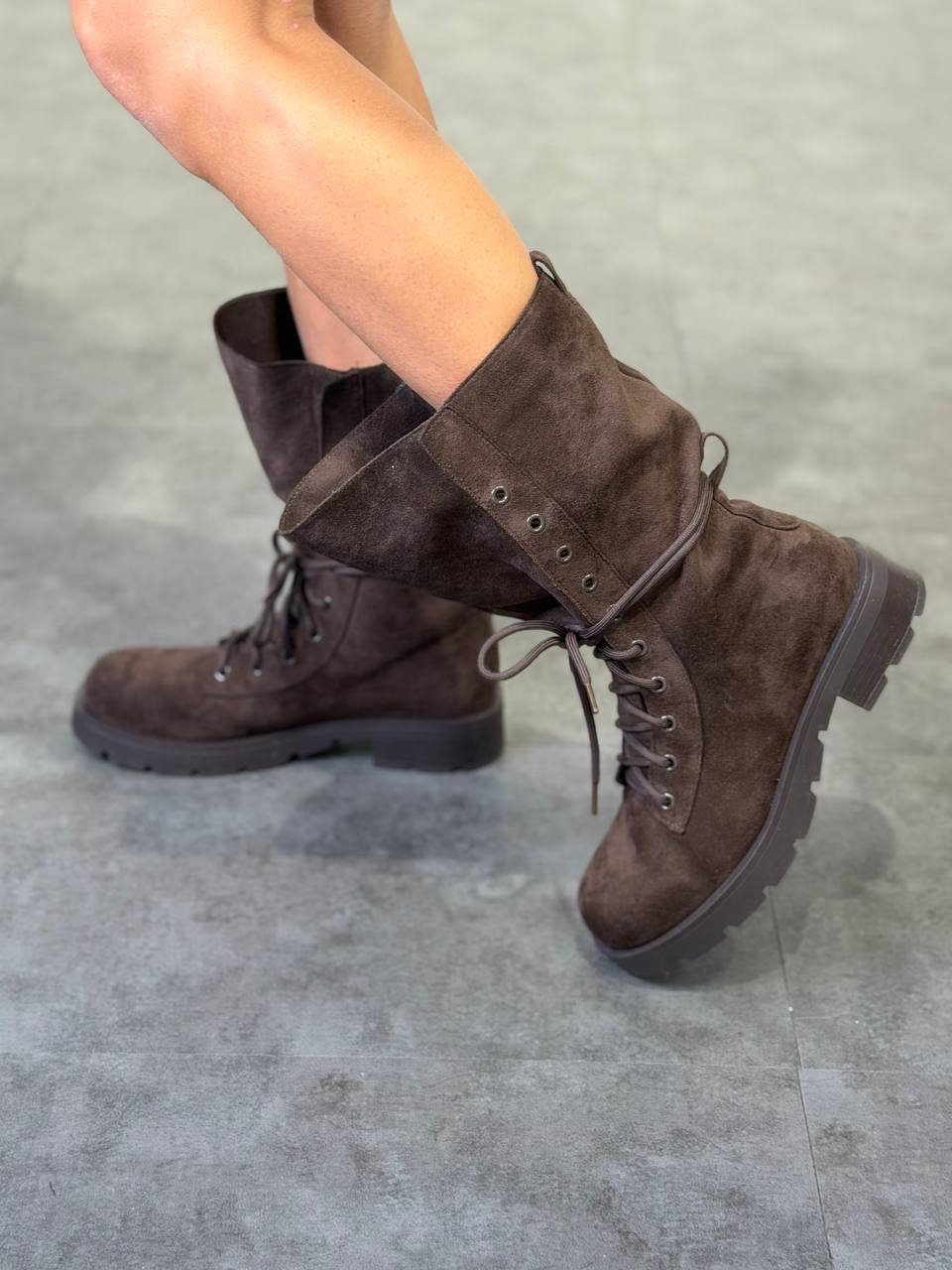 stivale look scamosciato