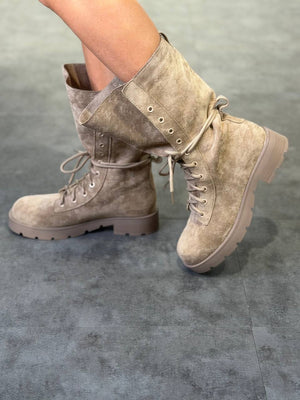 stivale look scamosciato