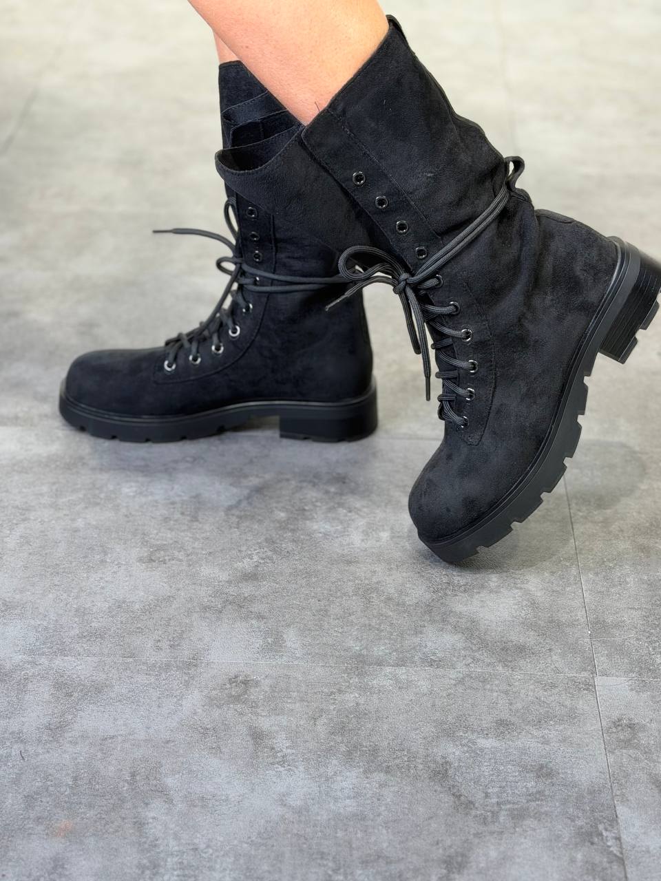 stivale look scamosciato