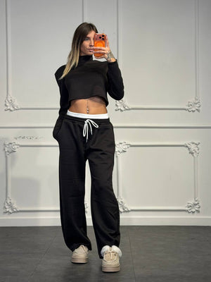 coordinato tuta con maglia crop a collo alto