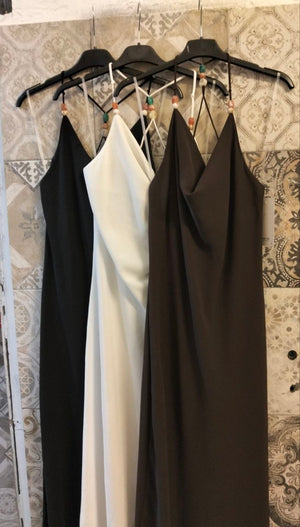 Abito Lungo con Scollo Morbido e Spalline con Perle Decorative