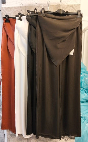 Coordinato con Top Drappeggiato a Punta e Gonna Lunga Fluida