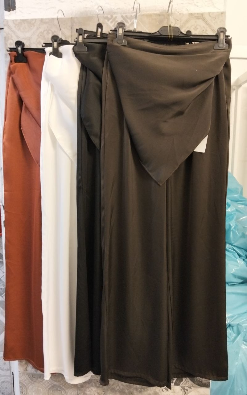 Coordinato con Top Drappeggiato a Punta e Gonna Lunga Fluida