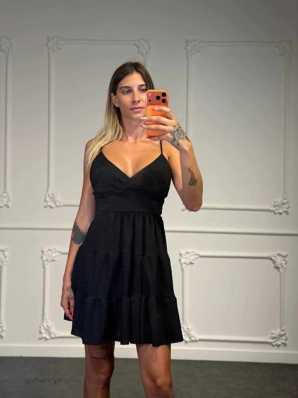 abito corto a balze con trama