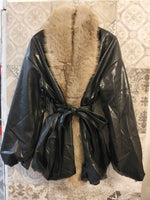 trench lucido con pelliccia