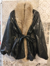 trench lucido con pelliccia
