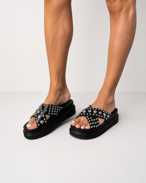 ciabatta platform con borchie