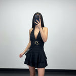Abito Corto Donna con Scollo Profondo Cintura Gioiello e Gonna a Balze - Dverso Fashion