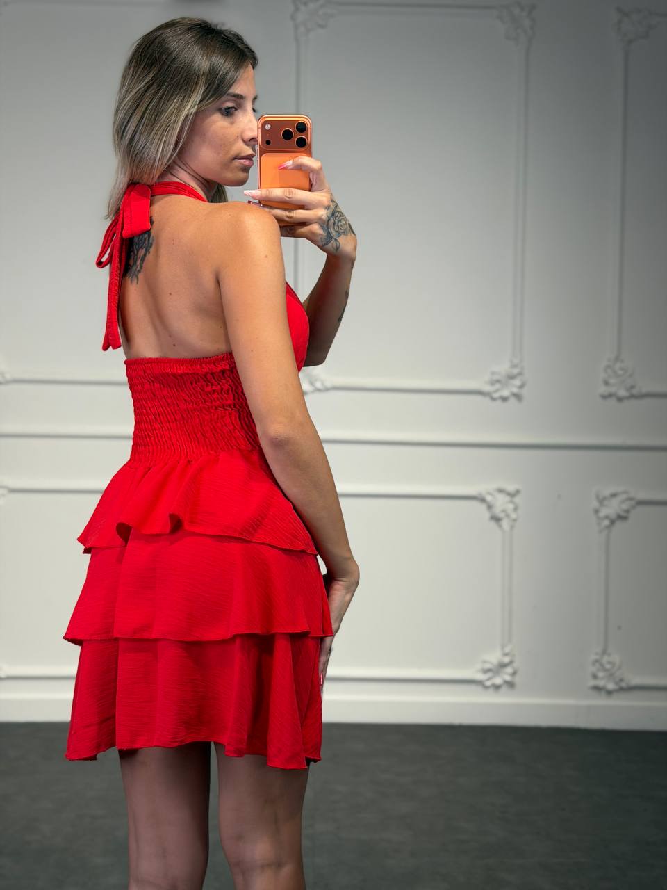 Abito Corto Halter con Vita Elasticizzata e Gonna a Balze - Dverso Fashion