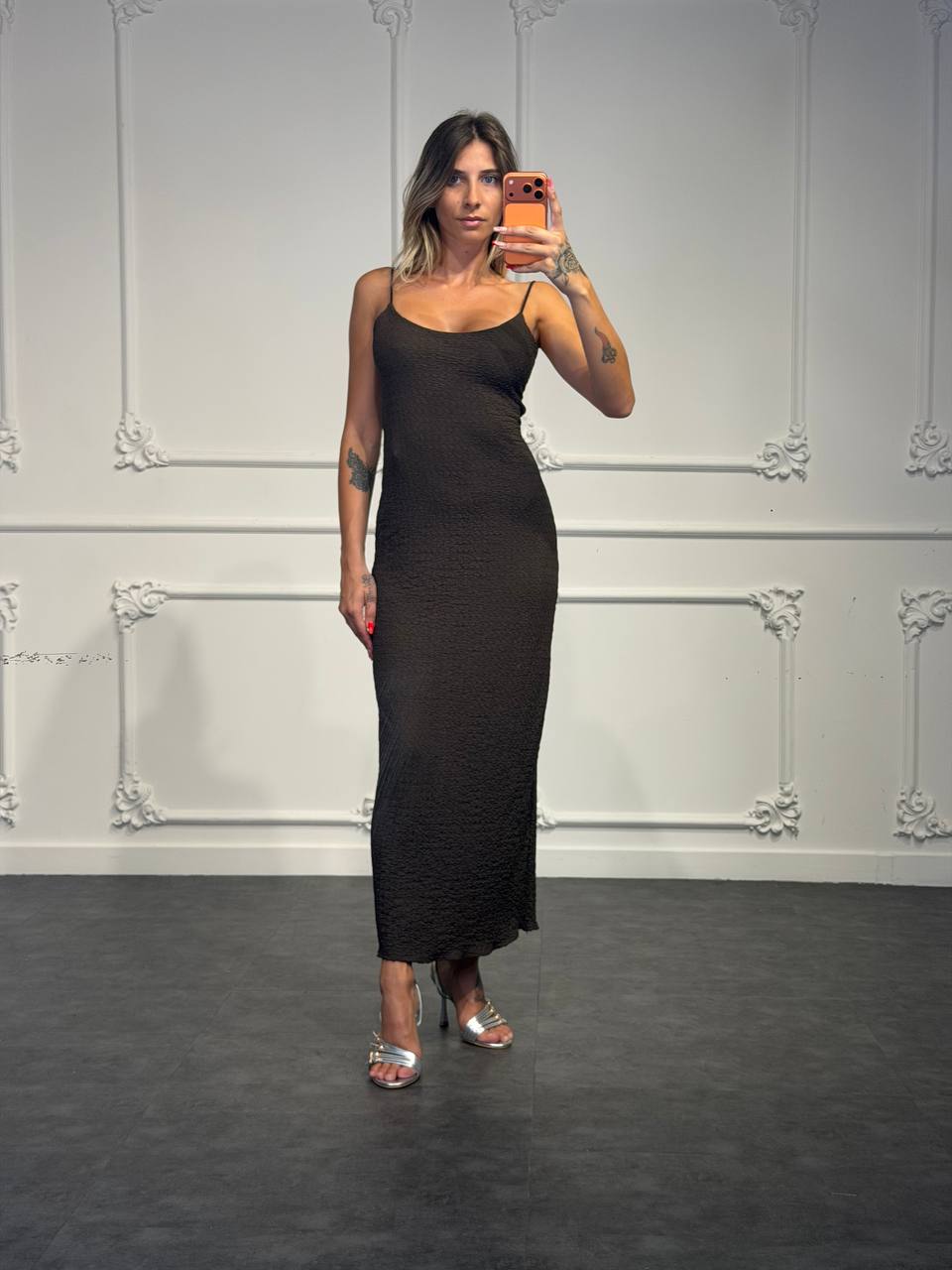 Abito Lungo Aderente con Spalline Sottili e Tessuto Operato - Dverso Fashion