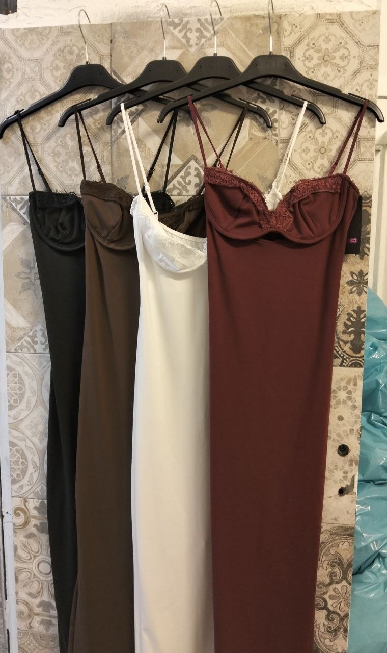 Abito Lungo Donna Aderente con Coppe Sagomate Bordo in Pizzo e Spalline Sottili - Dverso Fashion