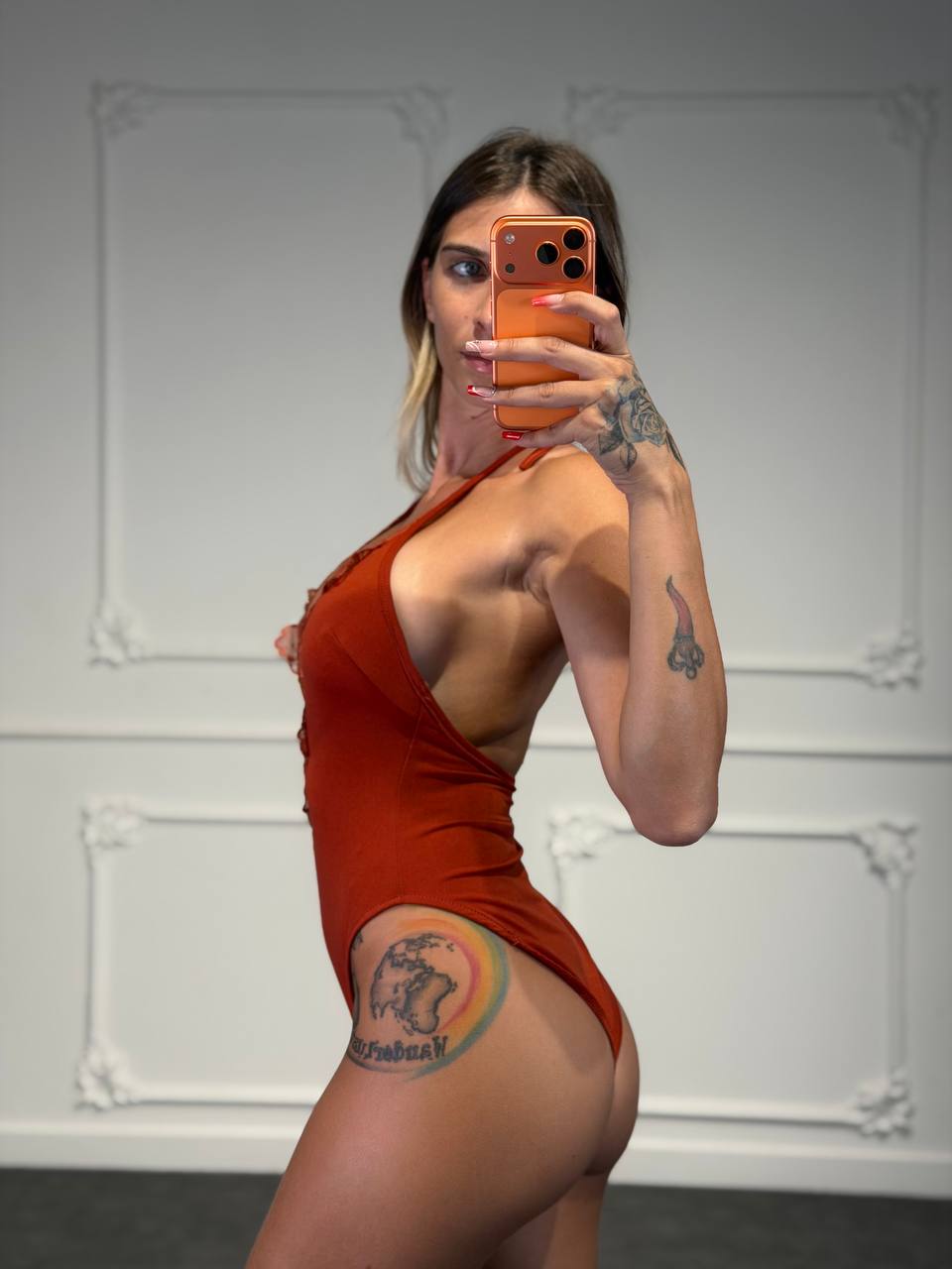 Body Halter con Scollo Profondo e Inserto in Pizzo - Dverso Fashion