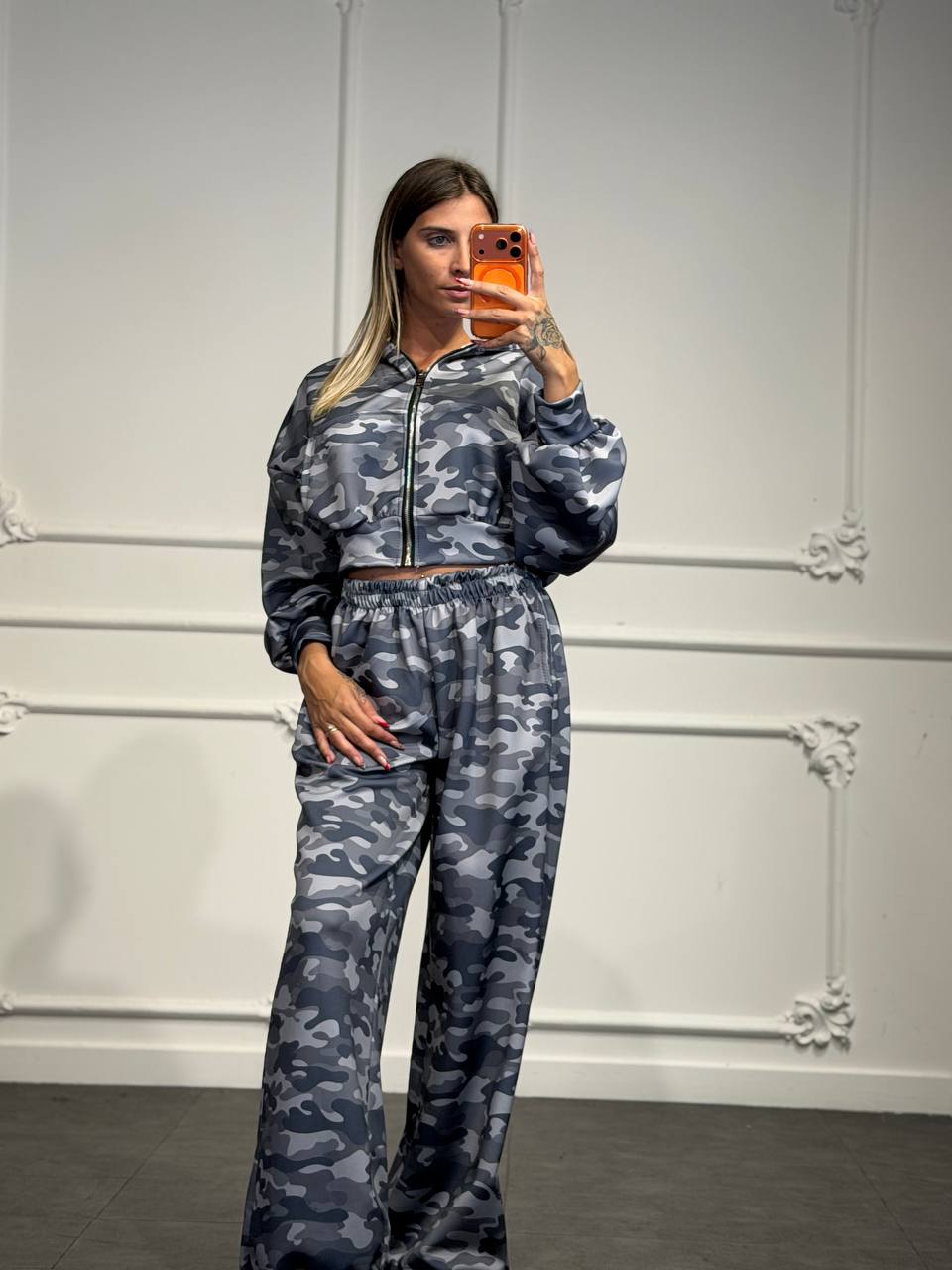 Coordinato camouflage con felpa cropped - Dverso Fashion