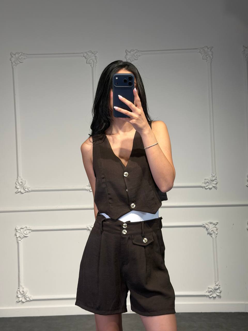 Coordinato Gilet Smanicato e Bermuda a Vita Alta con Bottoni - Dverso Fashion