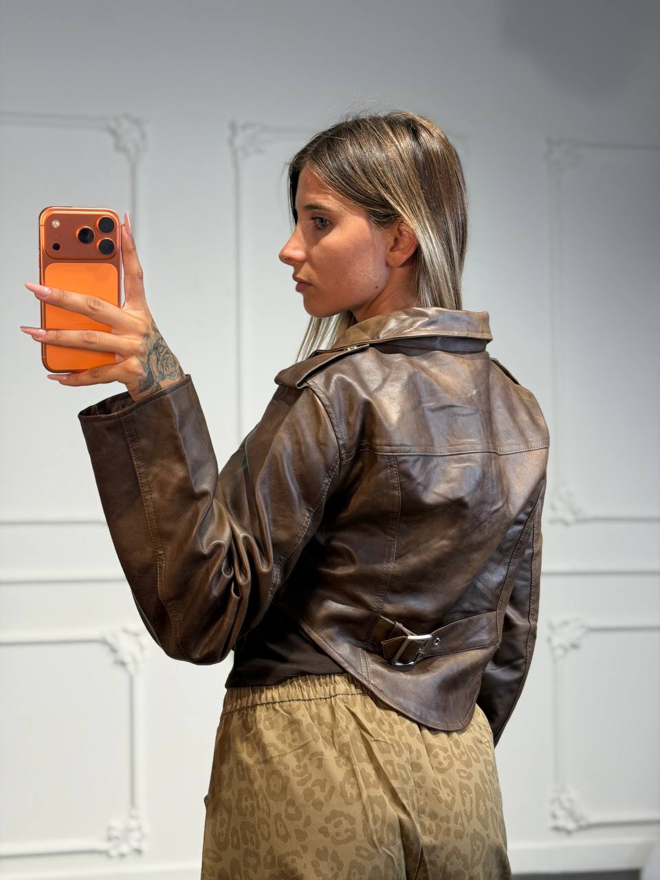 Giacca cropped effetto pelle con collo alto e taglio corsetto strutturato - Dverso Fashion