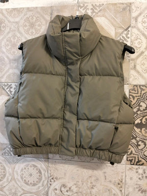 Gilet imbottito cropped con collo alto e fondo elasticizzato - Dverso Fashion
