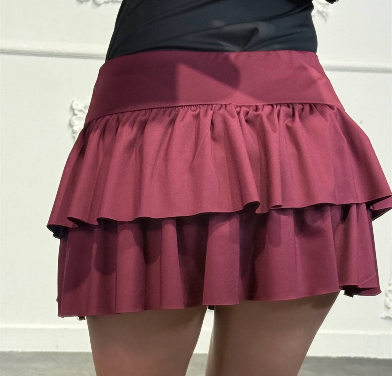 gonna pantaloncino con balze in licra - Dverso Fashion