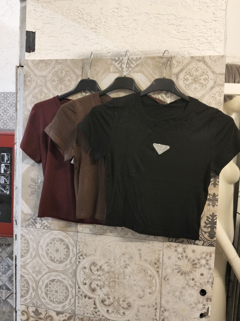 maglia con placca - Dverso Fashion