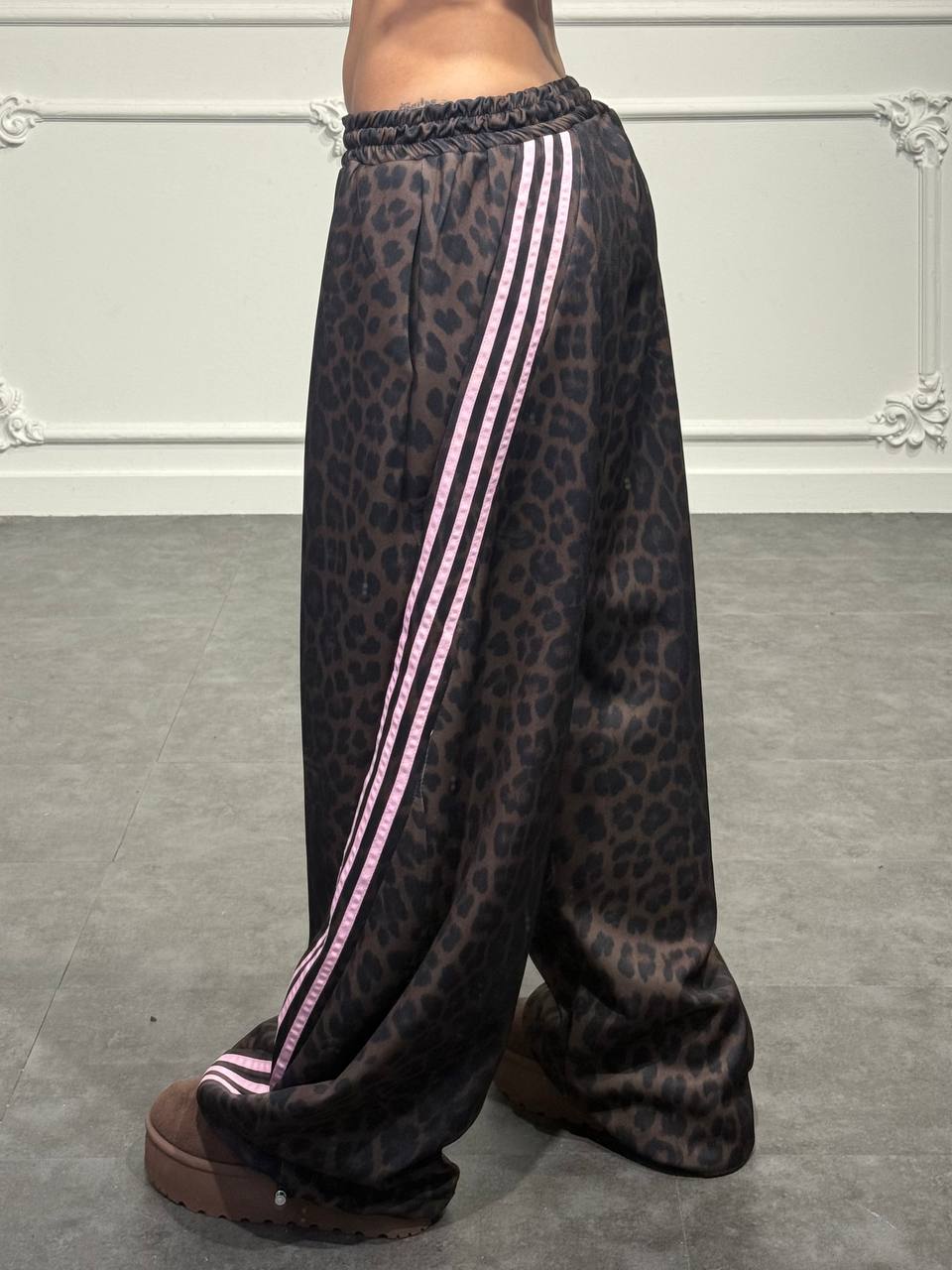 Pantalone Adi leopardato a banana - Dverso Fashion