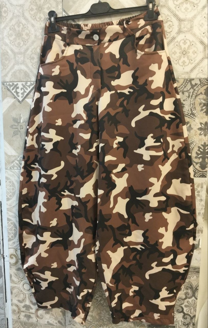 Pantaloni con stampa camouflage e vita elasticizzata - Dverso Fashion