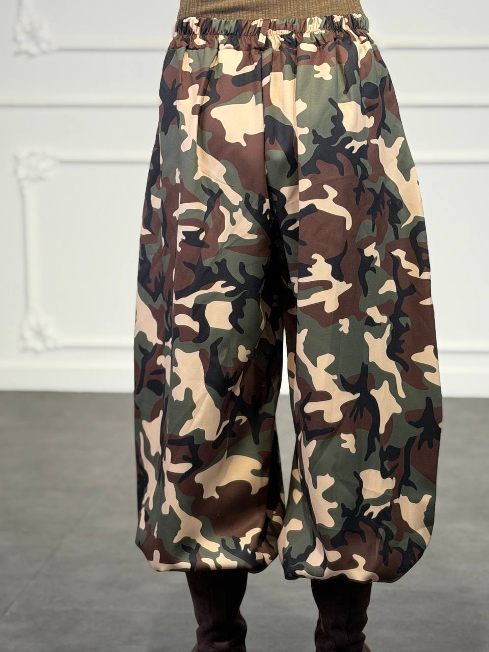 Pantaloni con stampa camouflage e vita elasticizzata - Dverso Fashion
